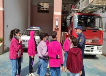 زيارة عدد من طلبة المدارس لإحدى نقاط الإطفاء بمطروح 2