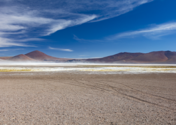 باحثون يكشفون سر تناثر شظايا زجاج غامضة عبر أميال من صحراء أتاكاما 2