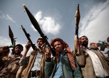 الحوثيون: استهدفنا مواقع حساسة للاحتلال في أم الرشراش.. ونواصل الهجوم على السفن الأمريكية المعادية 15