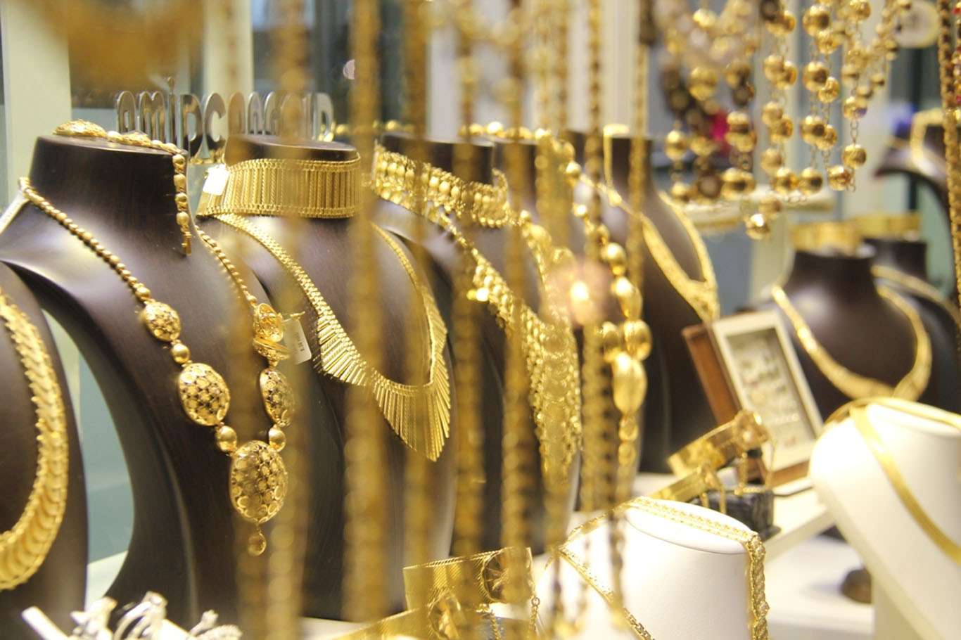 «اشترى وأنت مطمن».. الذهب يواصل الاستقرار وعيار 21 يسجل 796 جنيه
