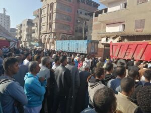 سيارة نقل تقتحم مخبز في الشرقية وأنباء عن وقوع ضحايا 1