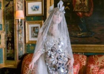«لابسه فستان إزاز».. تفاصيل مثيرة عن حفل زفاف حفيدة الملياردير إيفي جيتي|بالصور 8