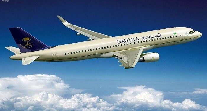 طائرة سعودية تصطدم بأحد الأعمدة في مطار القاهرة الدولي 1