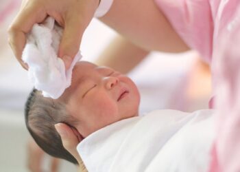 أبرزها الاستحمام.. تعرفي على أهم نصائح للعناية بـ الطفل حديث الولادة 8