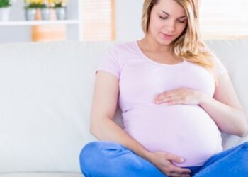 «يهدد صحة الجنين».. طبيب يوضح خطورة تقارب فترة الحمل بين الطفل الأول والثاني (خاص) 2