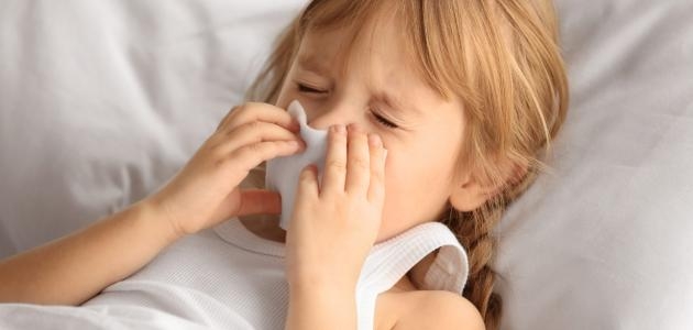 هل فيروس أوميكرون يصيب الأطفال ومدي وجود علاقة بينه وبين أعراض البرد المستمر.. طبيبة توضح (خاص) 1