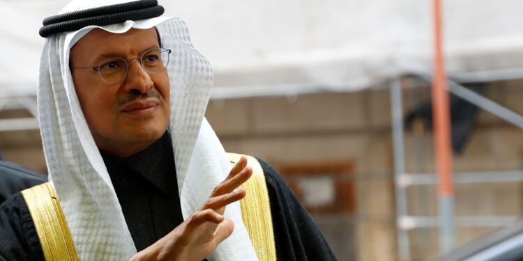 «خوف مبالغ فيه».. وزير الطاقة السعودي يعلق على انتشار «أوميكرون» 1