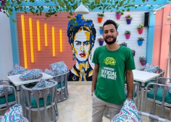 يبدع فى رسوماته على الطريقة الأوروبية.. "أحمد صبرة" أشهر رسام "جرافيتى" بـ الإسماعيلية 1