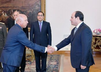 وزير النقل يكشف هدية السيسي للشعب المصري 7