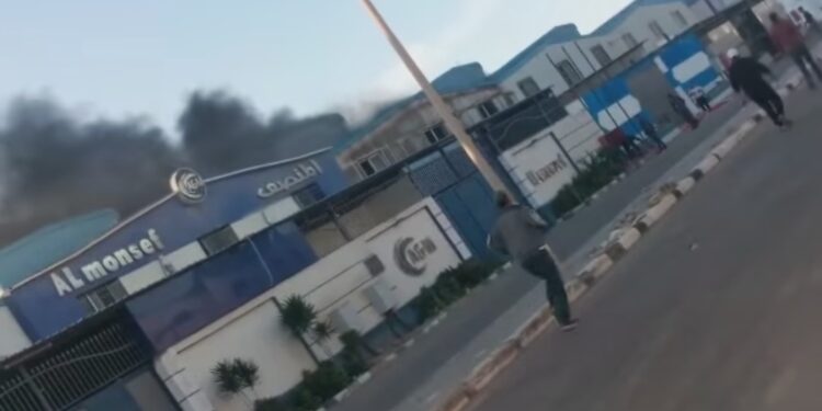 مصرع عامل بحريق مصنع في بورسعيد 1