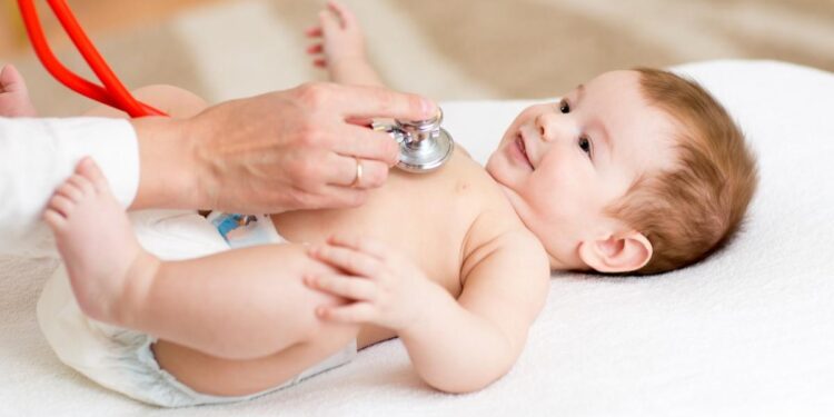 «اعرفى معدل ضربات قلب طفلك وإزاى تفحصى النبض».. طبيب أطفال يوضح الطريقة|خاص 1