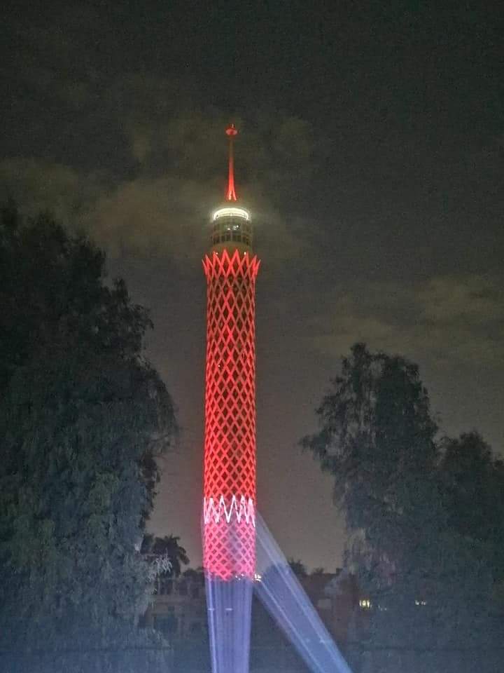 برج القاهرة يضيء بـ علم قطر في ذكرى يومها الوطني|صور 2