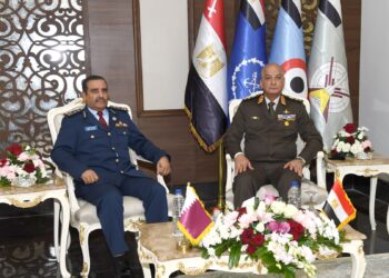 وزير الدفاع يعقد لقاءات مع قادة الوفود العسكرية والشركات المتخصصة في مجالات التسليح (صور) 2