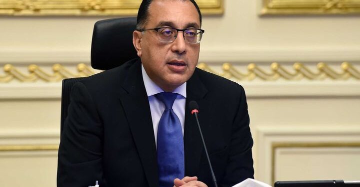 معلومات الوزراء: مصر لديها الفرصة لتحويل المركبات للعمل بالكهرباء