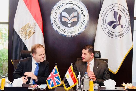 «عبد الوهاب» يستعرض أهم الفرص الاستثمارية المتاحة مع السفير البريطاني بالقاهرة 1