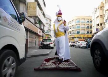 علاء الدين يتجول الشوارع ببساط سحري (بالفديو) 1