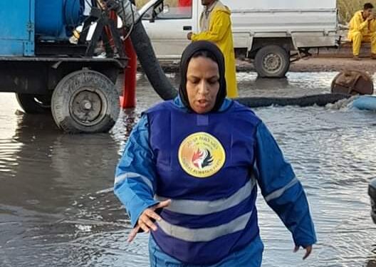 "سيدة المطر ودينامو فى حل الكوارث" نسرين عبدالدائم أشهر متطوعة بـ الإسكندرية