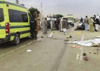 إصابة 10 أشخاص في اصطدام ميكروباص بعمود إنارة بـ المنيا