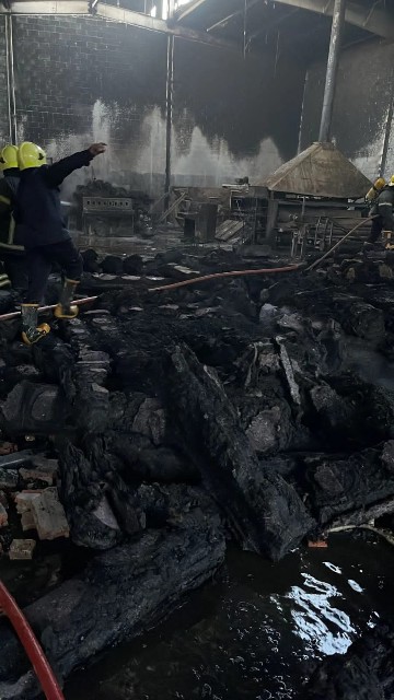 مصرع عامل بحريق مصنع في بورسعيد 3