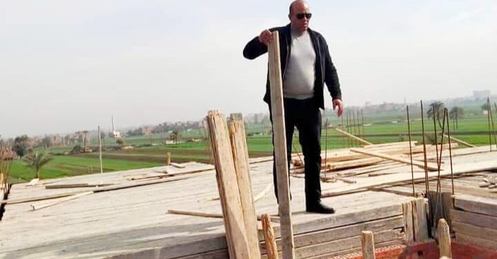 نائب رئيس مدينة أخميم ينفذ إزالة فورية لمخالفة علي مساحة 175 متراً 1