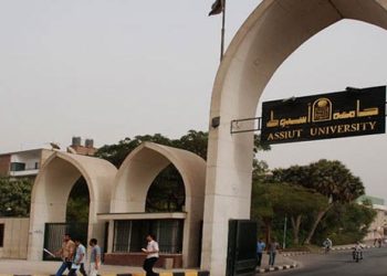 رئيس جامعة أسيوط يمنع دخول الطلاب الامتحانات دون تسديد المصاريف 1