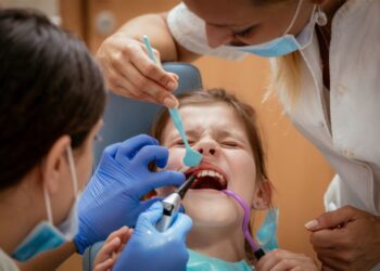 «فوبيا دكتور الأسنان لـطفلك ليها حل».. نصائح بسيطة تجعله لا يخاف 1