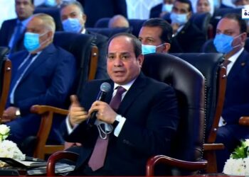 السيسي يطالب وزير النقل بإعلان اسماء المشاركين في إنشاء كباري الصعيد 4