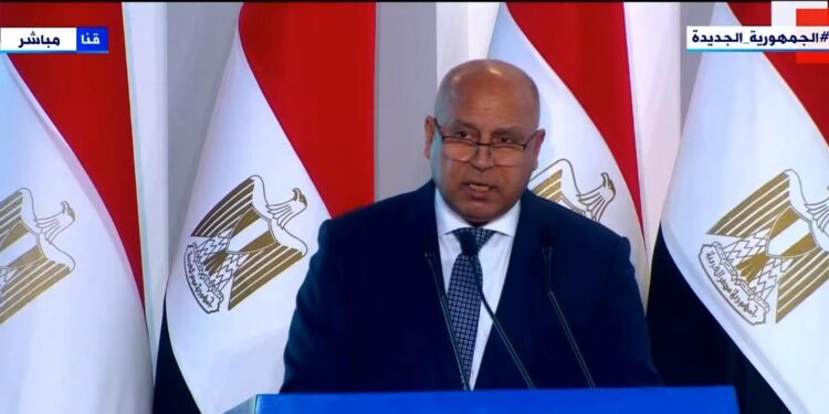 وزير النقل :نفذنا طرق داخلية بصعيد مصر بتكلفة 5 مليار جنيه 1