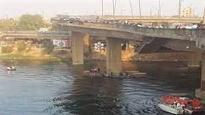 سقوط سيارة وسط النيل بمنطقة كورنيش المعادي 1
