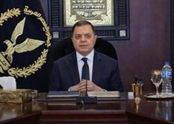 وزير الداخلية يستعرض محاور الخطط الأمنية مع مساعديه ويوجه برفع الحالة القصوى 5