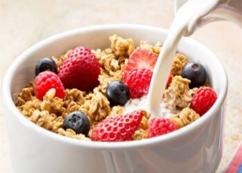 استشاري جهاز هضمي: 5 أطعمة ضفها إلى وجبة الإفطار للحفاظ على صحتك|خاص 1
