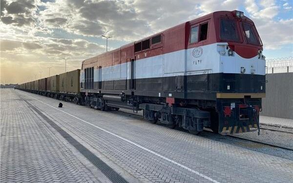 اقتصادية قناة السويس: وصول أول رحلة قطار نقل حاويات من السخنة لغرب بورسعيد 1