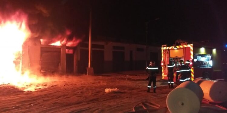  تعرف علي  أسباب حريق مصنع السجاد بالمنطقة الصناعية في«بور سعيد» 1
