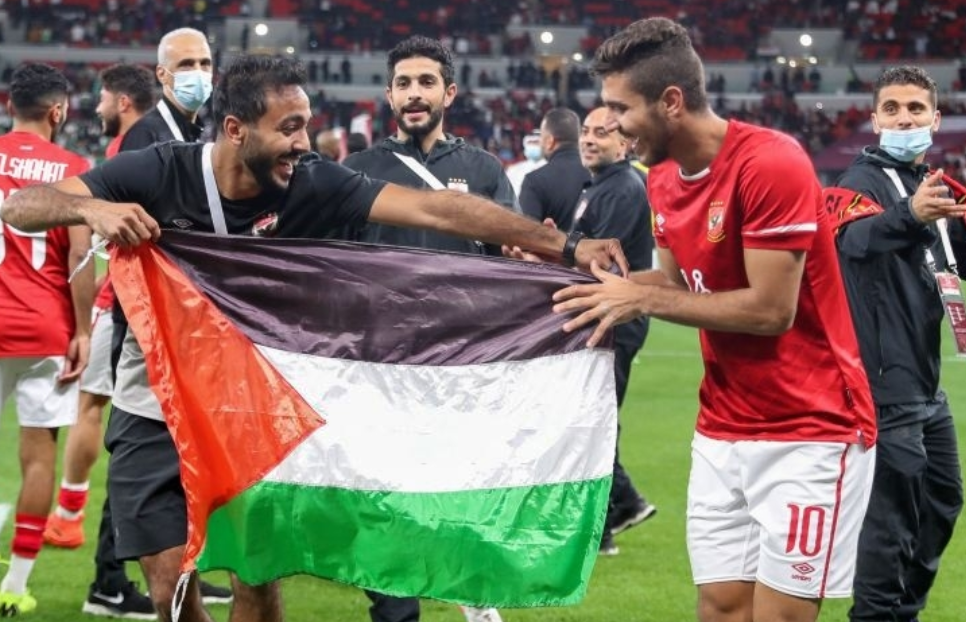 علم فلسطين يحضر في احتفالات الأهلي بـ السوبر الإفريقي