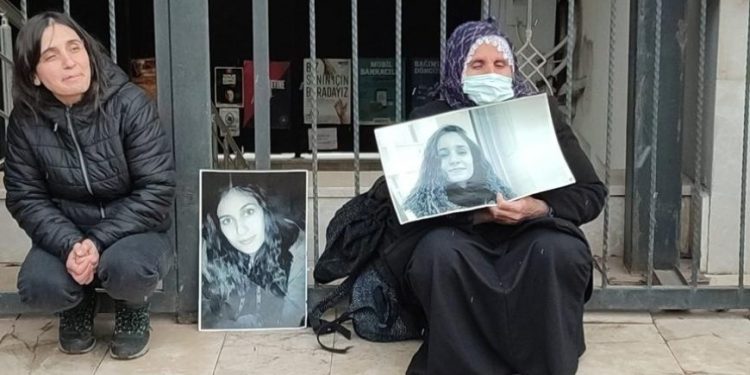 «الحكومة التركية فشلت».. احتجاج عائلة أمام المحكمة لفشل السلطات في العثور على ابنتهم 1