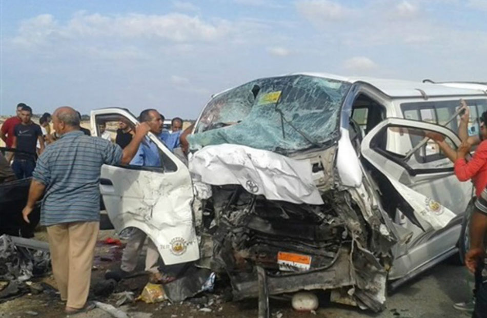 السيارة ولعت بيهم.. إصابة شخصين في حادث عنيف على طريق منشية البكاري 2