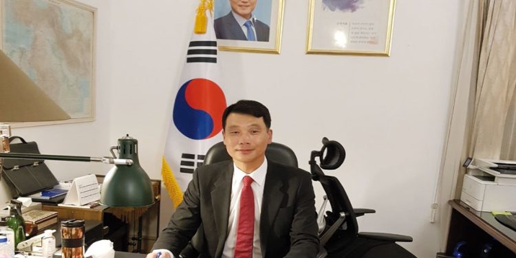 هونج جين ووك سفير كوريا الجنوبية