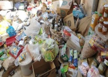 القبض على مسئول مخزن مواد غذائية وسلع مجهولة في الإسكندرية 3