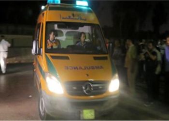 مستشفى المنيا.. خروج شخصين مصابين في حادث انقلاب سيارة تكريم الموتى  6