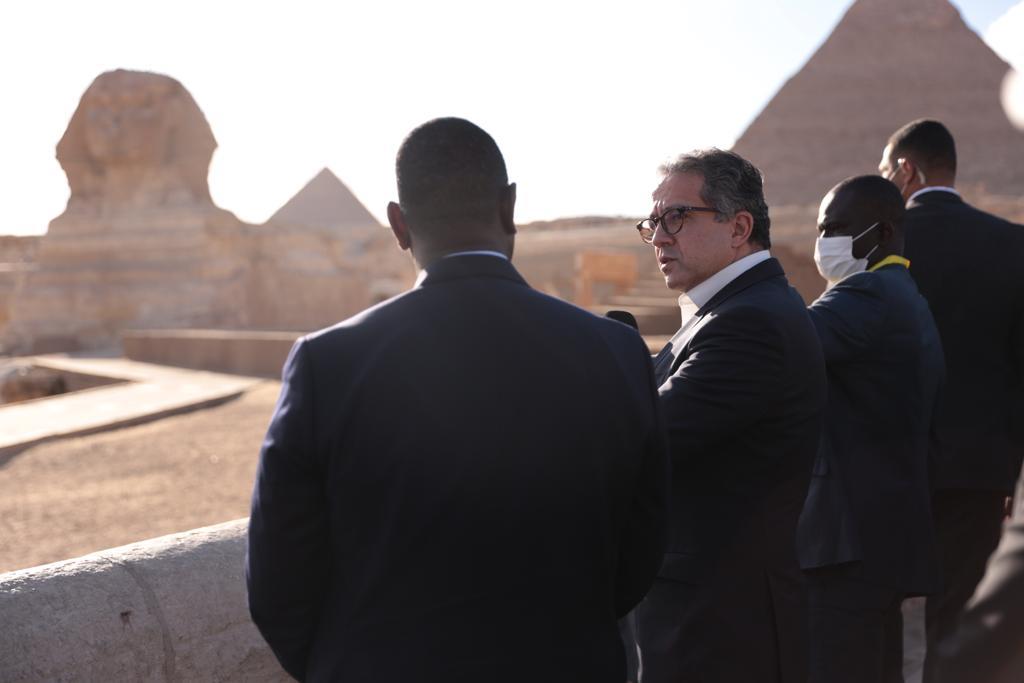 بالصور.. الرئيس السنغالي يزور أهرامات الجيزة خلال تواجده بمصر 3