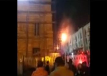 بالفيديو.. حريق هائل بمحيط مسجد الحسين 1