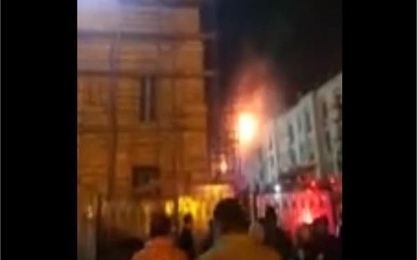 الصحة| إصابة 11 شخصا في حريق عقار بمنطقة الحسين في القاهرة 1