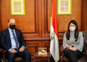 «المشاط» تلتقي السفير التونسي بالقاهرة لبحث تطوير العلاقات الاستراتيجية بين البلدين