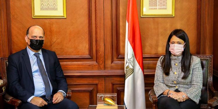 «المشاط» تلتقي السفير التونسي بالقاهرة لبحث تطوير العلاقات الاستراتيجية بين البلدين