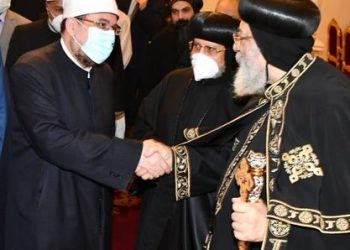 وزير الأوقاف يهنئ البابا تواضروس والكنائس المصرية بالعام الميلادي الجديد 2