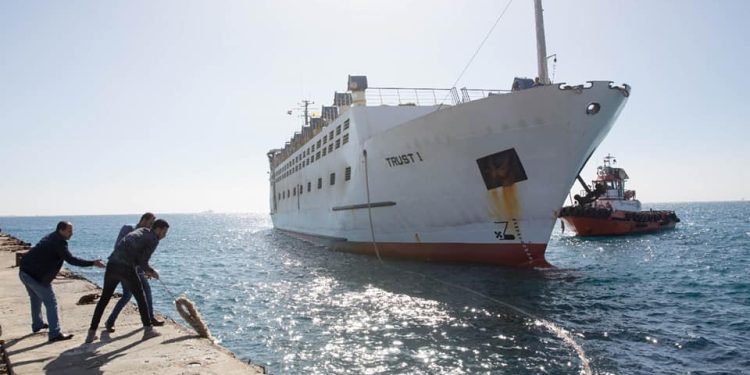«ميناء الطور» يستقبل ثاني سفينة تجارية قادمة من الصومال