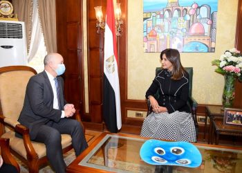 «نبيلة مكرم»: خبراء مصر بـ كندا شريك أساسي في نجاح «مصر تستطيع»