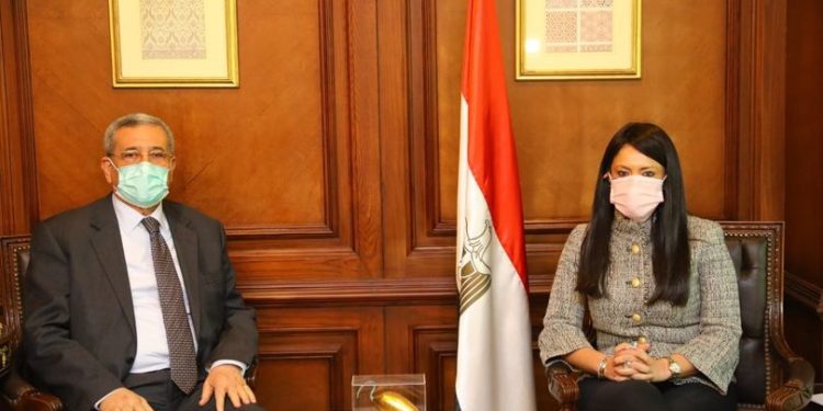 «المشاط» تبحث مع السفير الجزائري بالقاهرة العلاقات الاقتصادية المشتركة بين البلدين