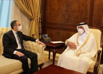 سفير مصر في الدوحة يلتقي وزير المواصلات القطري 3