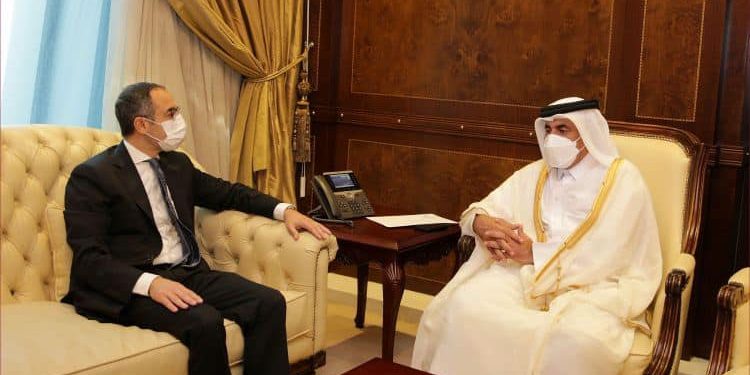 سفير مصر في الدوحة يلتقي وزير المواصلات القطري 1